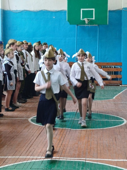 «И песня ходит на войну».